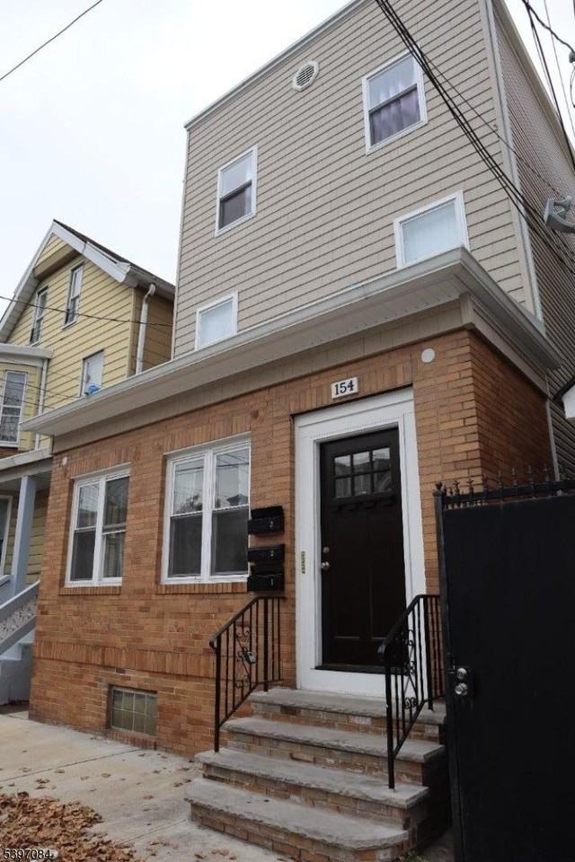 154 Garside St 1st Fl #1 - Photo 2 of 21