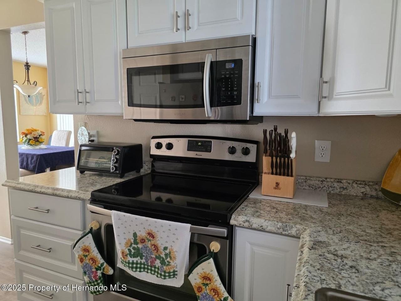 9478 Nakoma Way - Photo 7 of 41