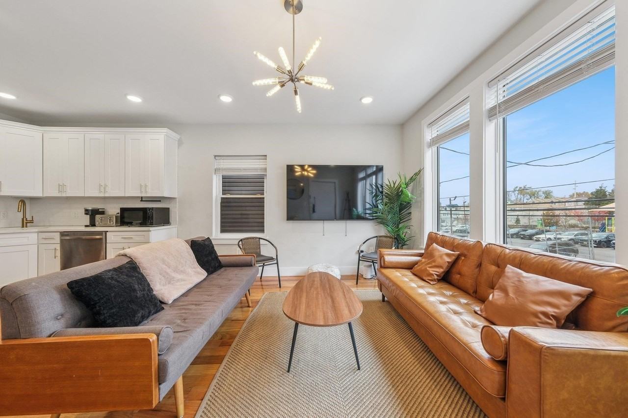 183 Gates Ave #1 - Photo 5 of 19