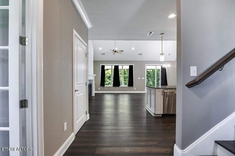 318 Chatuga Ln - Photo 2 of 18