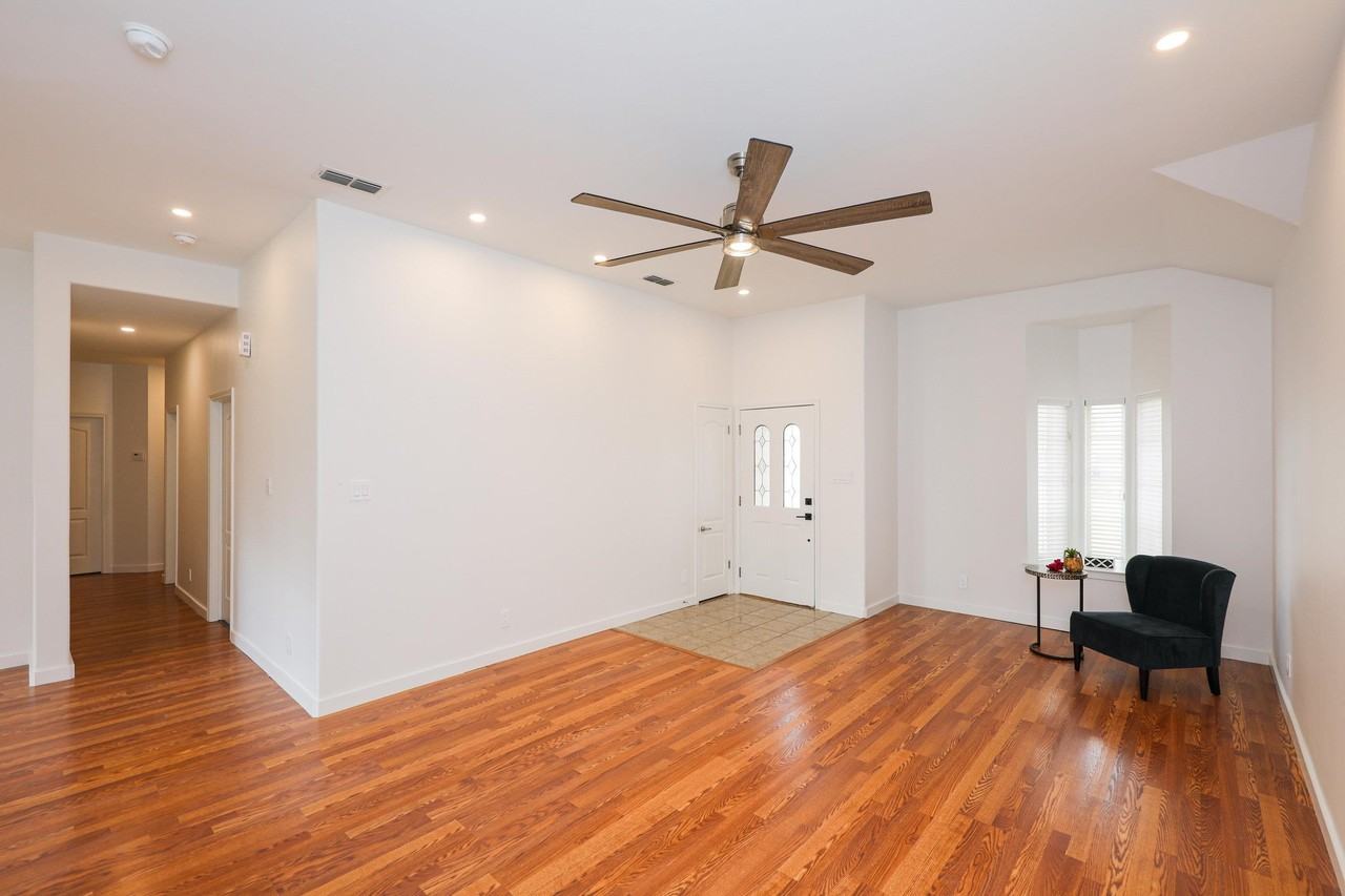 215 Oriole Ln - Photo 4 of 40