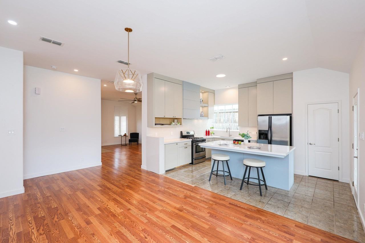 215 Oriole Ln - Photo 7 of 40