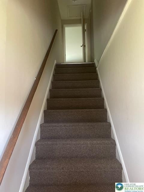 2404 Woodstock Dr Unit B #B - Photo 2 of 11