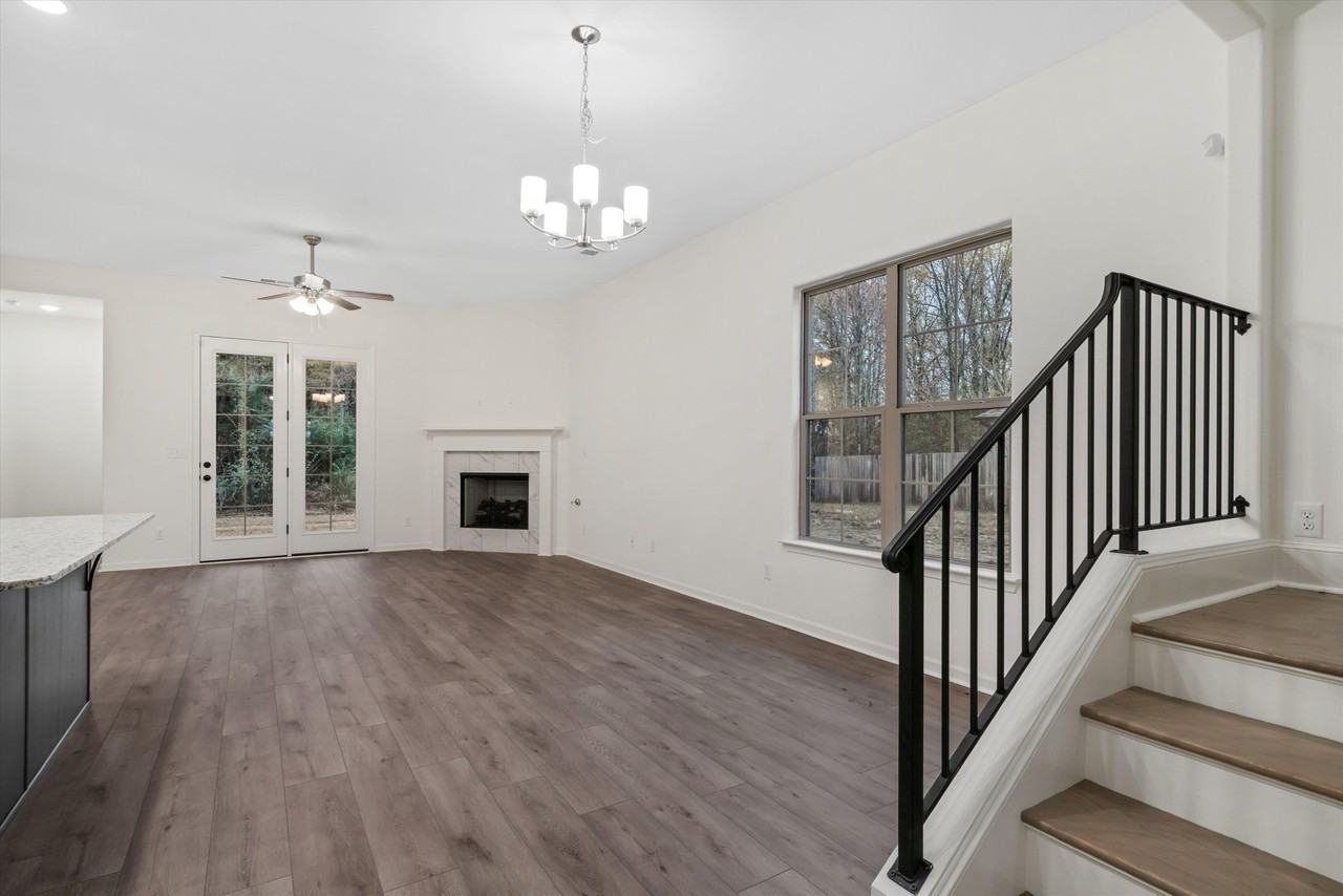 300 Maple St - Photo 6 of 27