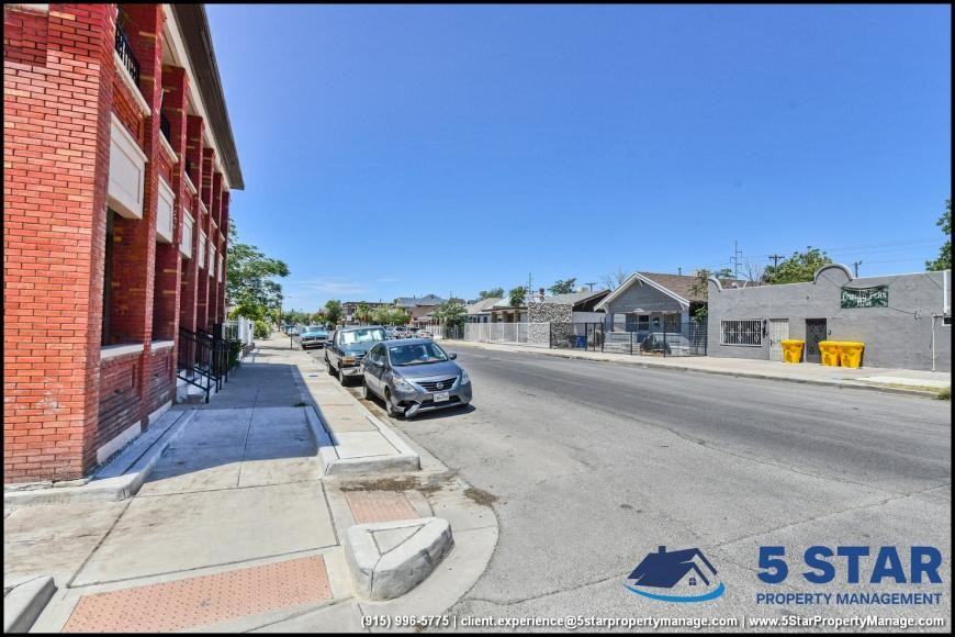 1030 Wyoming Ave - Photo 4 of 10