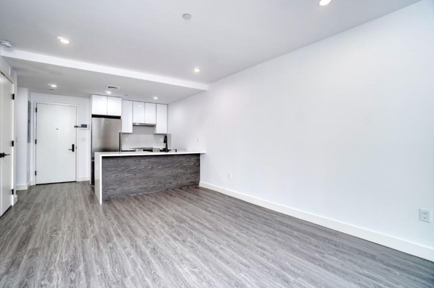 46-40 Vernon Boulevard - Photo 3 of 10