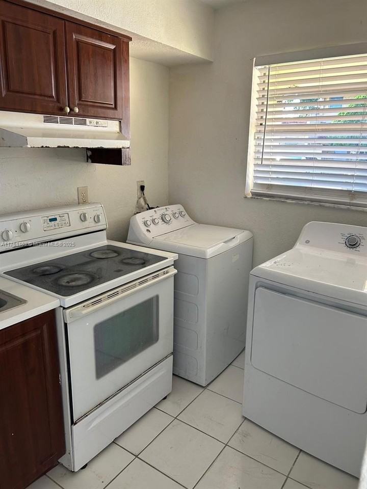 504 Nw 179th St - Photo 4 of 6