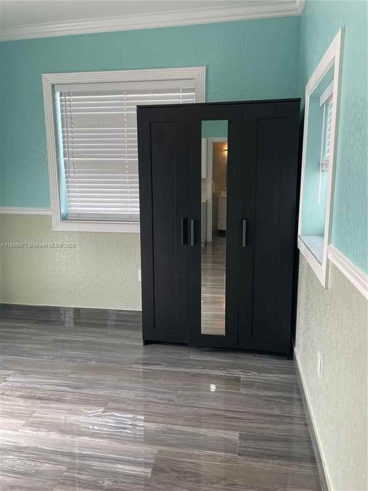 240 Ne 27th St #1 - Photo 4 of 16