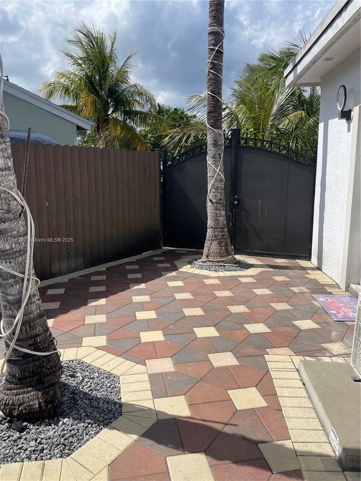 240 Ne 27th St #1 - Photo 7 of 16