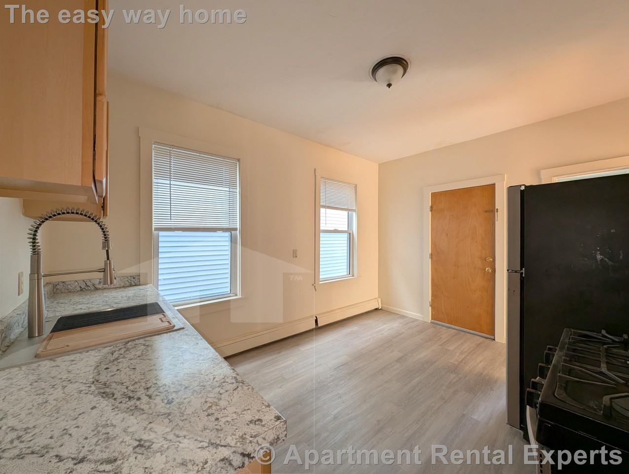 61 Webster Ave #2L - Photo 3 of 13