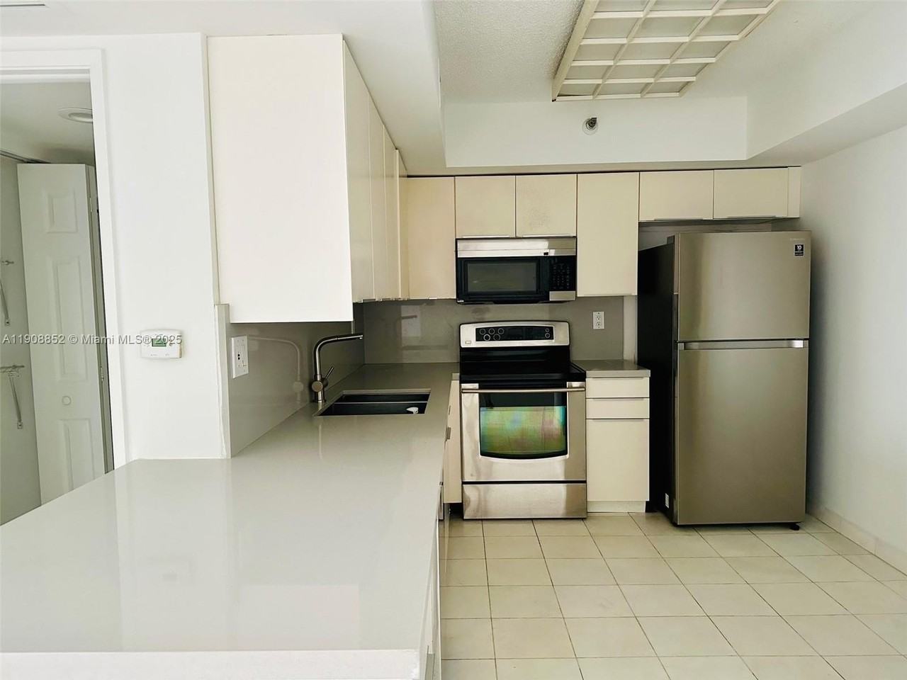 19101 Mystic Pointe Dr #709 - Photo 2 of 9