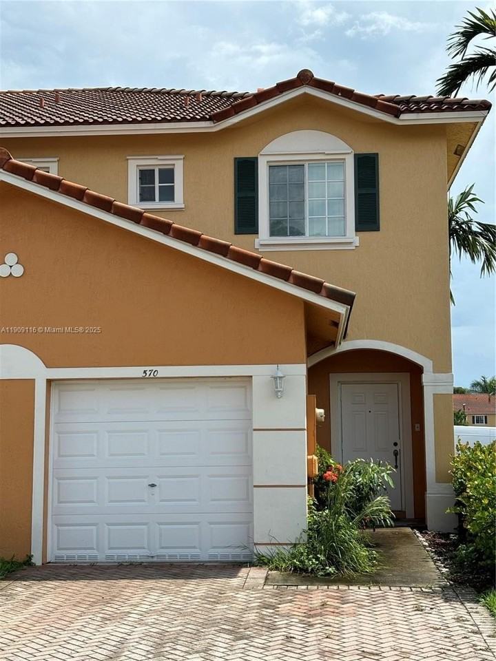 570 Saint Michelle Way - Photo 3 of 9