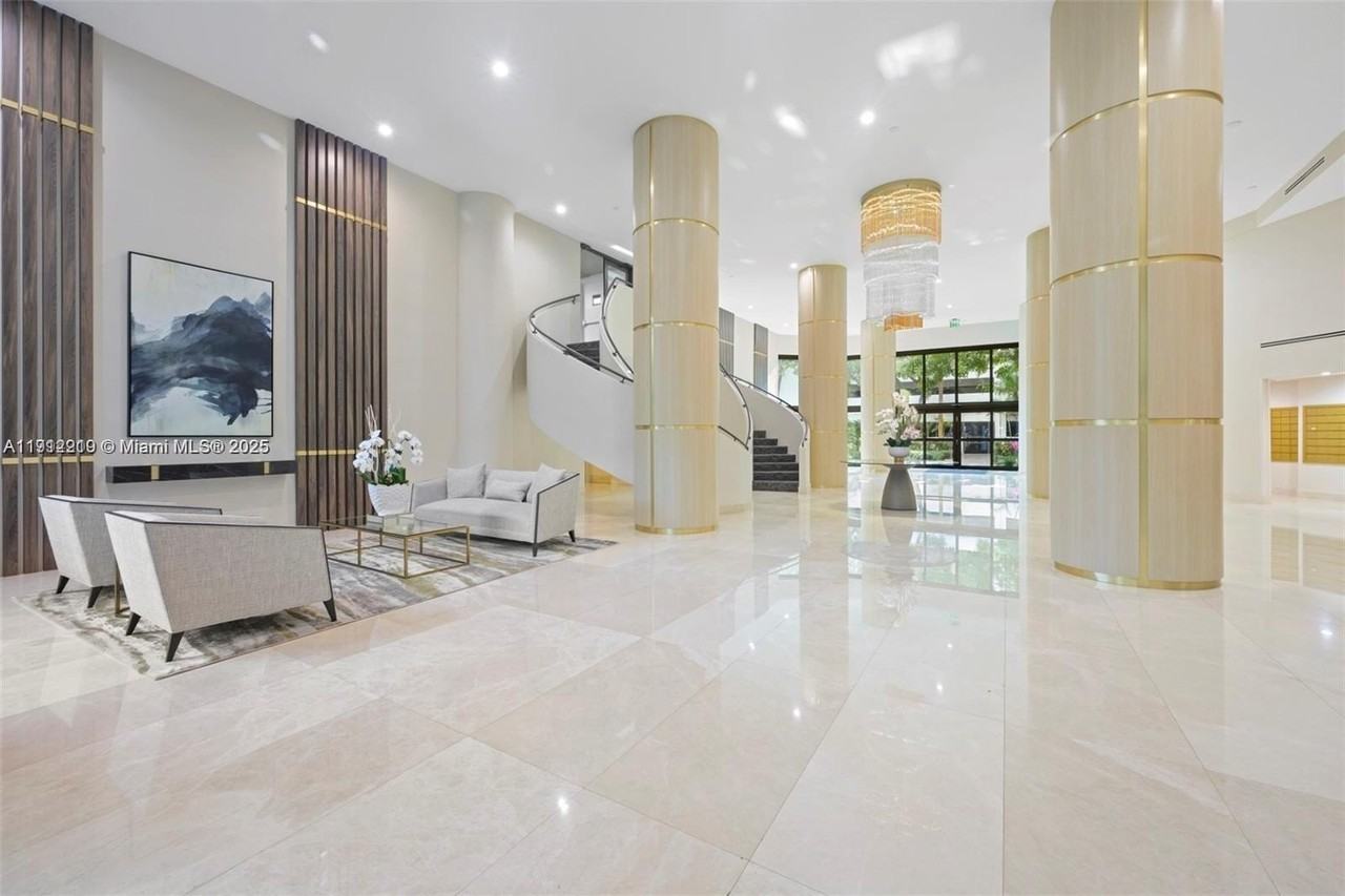 3500 Mystic Pointe Drive #1107