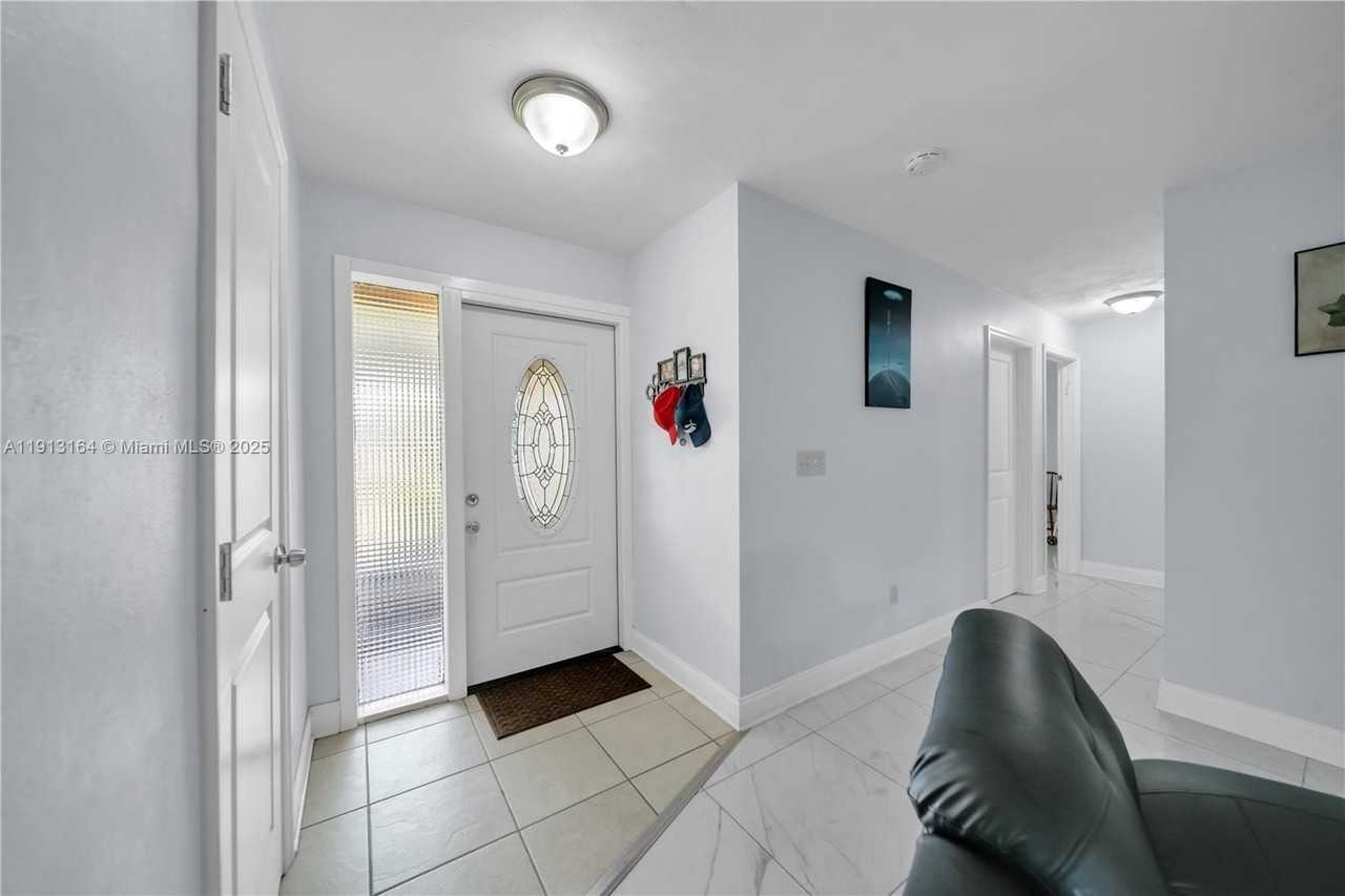 246 Se 44th St - Photo 6 of 46