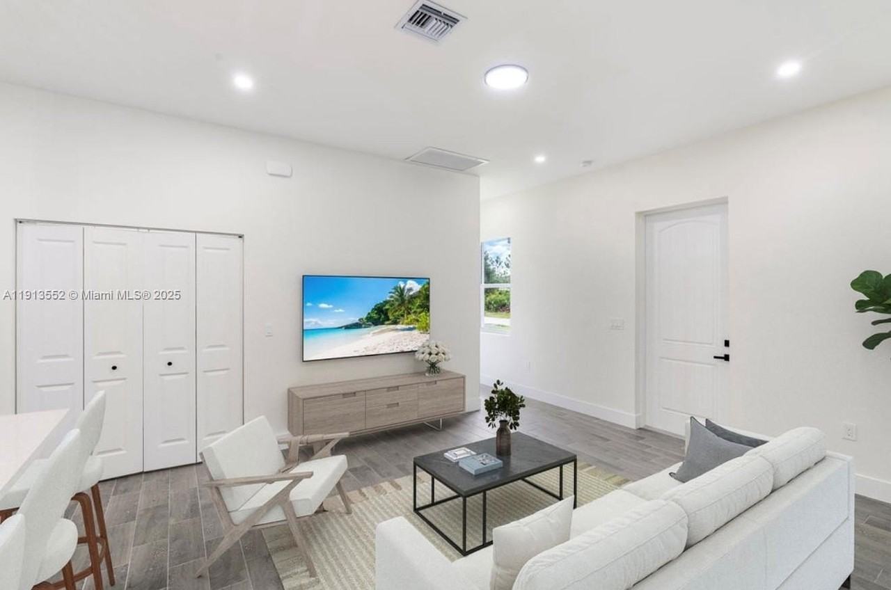 710 Peacock Ave - Photo 7 of 46