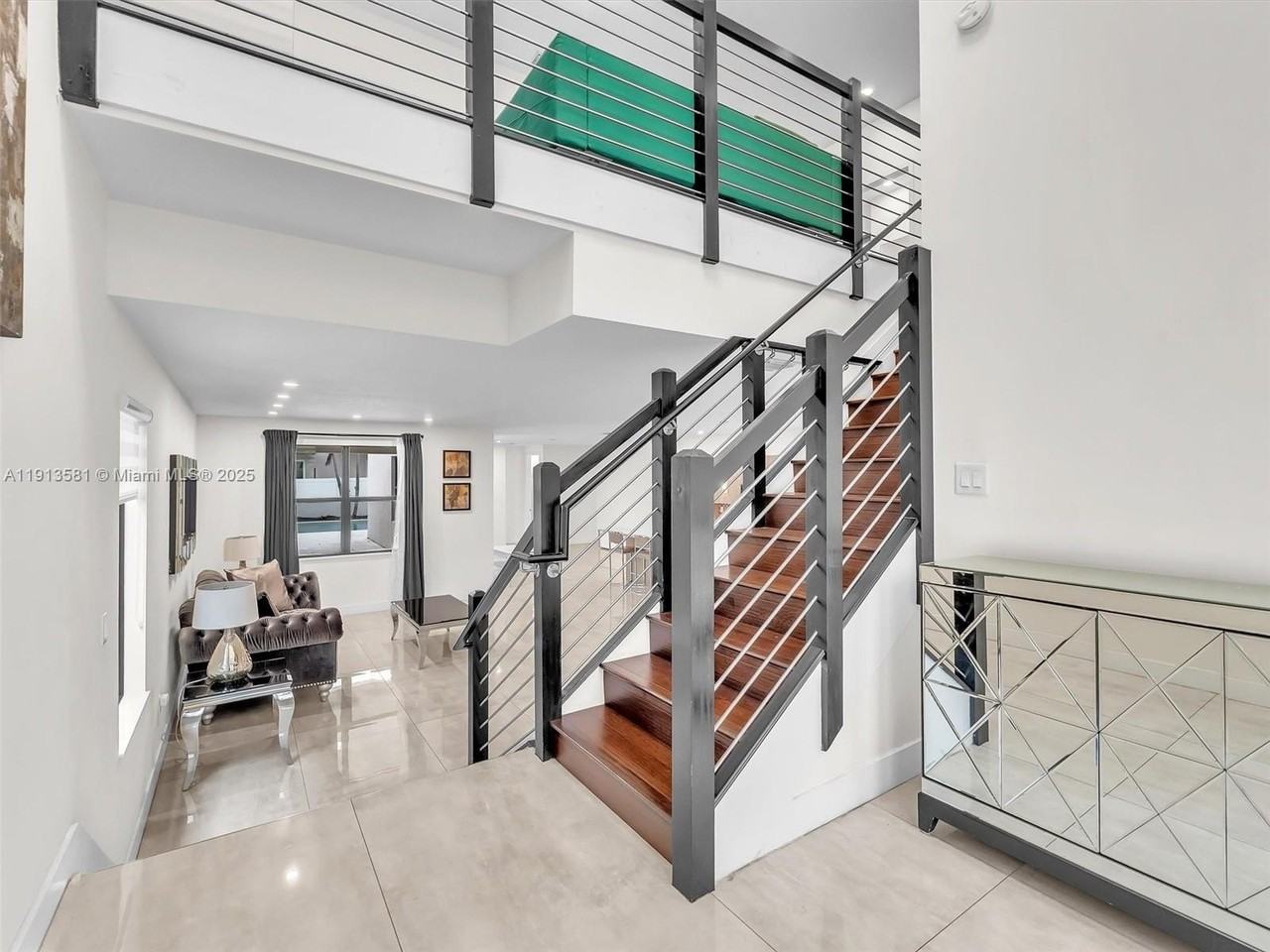 10250 Nw 76th Ter - Photo 3 of 49