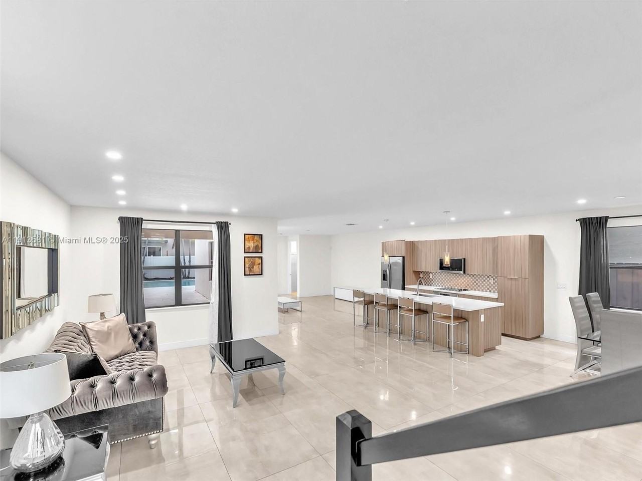 10250 Nw 76th Ter - Photo 4 of 49