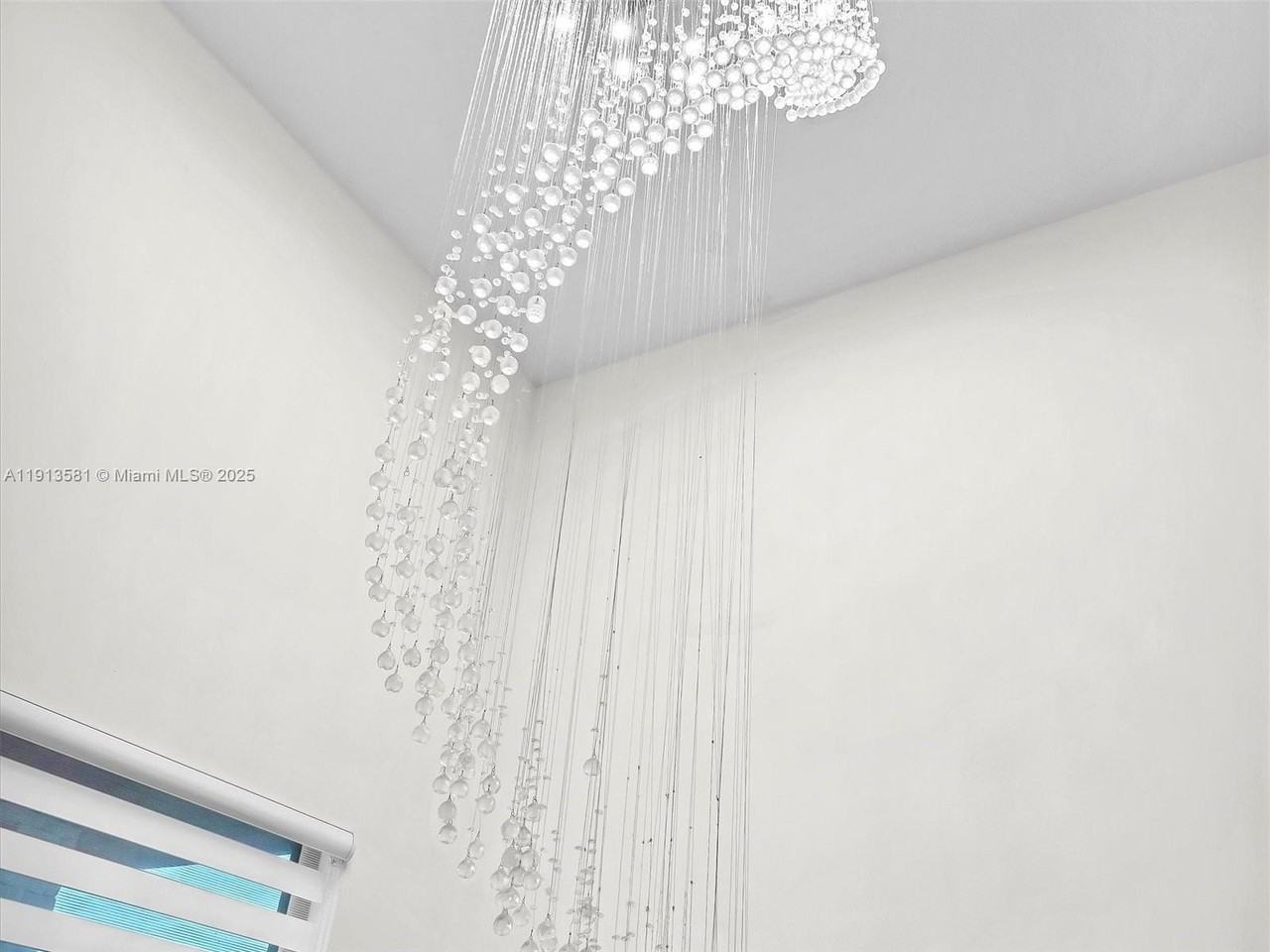 10250 Nw 76th Ter - Photo 5 of 49