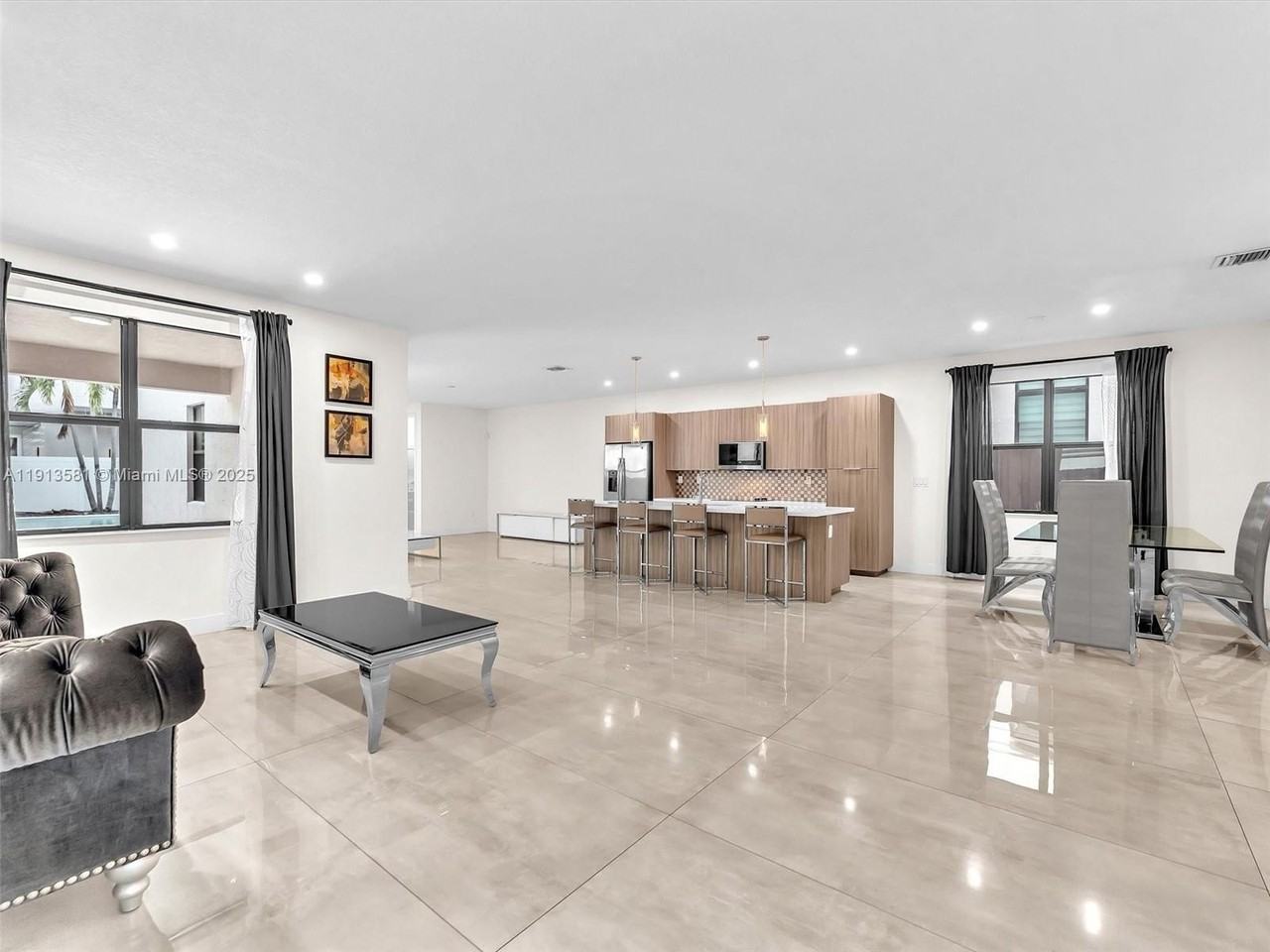 10250 Nw 76th Ter - Photo 7 of 49