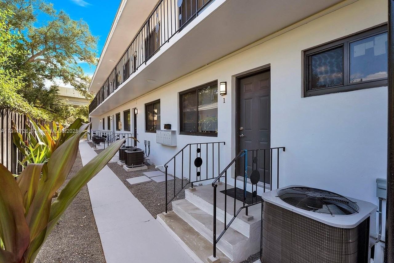 2150 Sw 26th St #5 - Photo 3 of 25