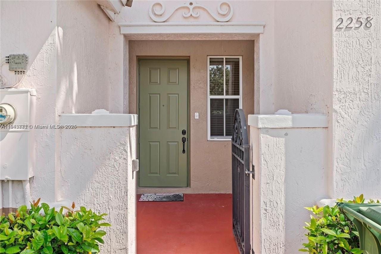 2258 Ne 42nd Ave #0 - Photo 2 of 35