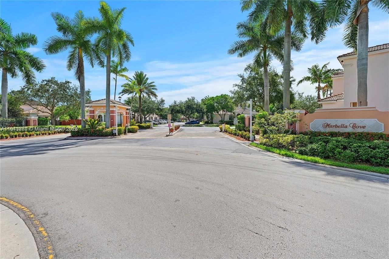 2258 Ne 42nd Ave #0 - Photo 5 of 35