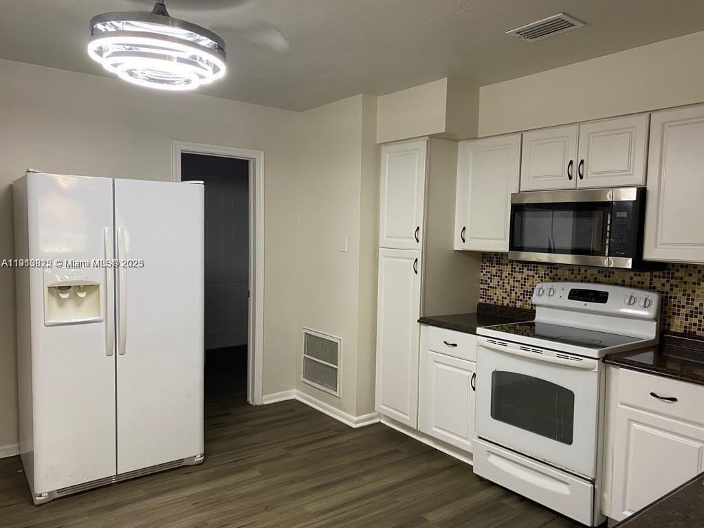 8947 Nw 33rd St #1 - Photo 5 of 28