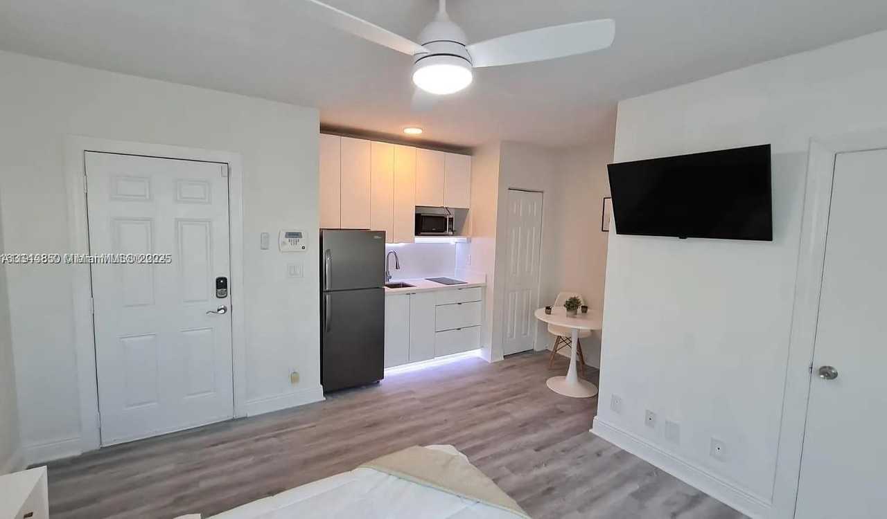 7325 Carlyle Avenue #12A