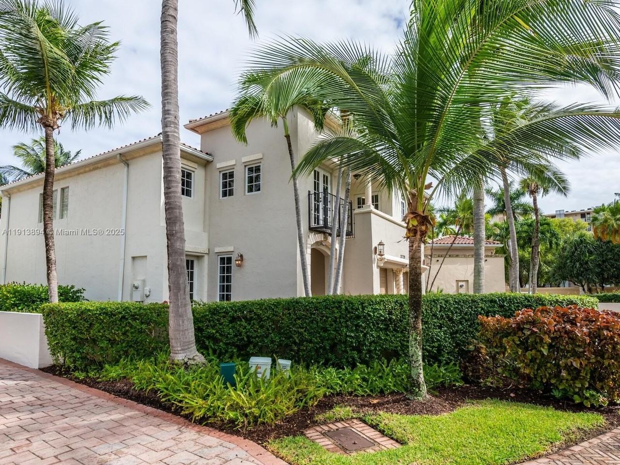 20729 Ne 32nd Ave - Photo 2 of 50