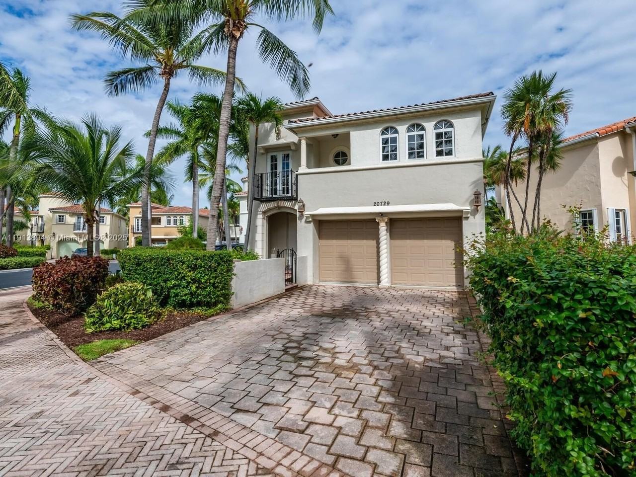 20729 Ne 32nd Ave - Photo 3 of 50