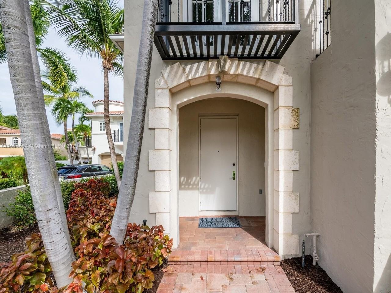 20729 Ne 32nd Ave - Photo 4 of 50