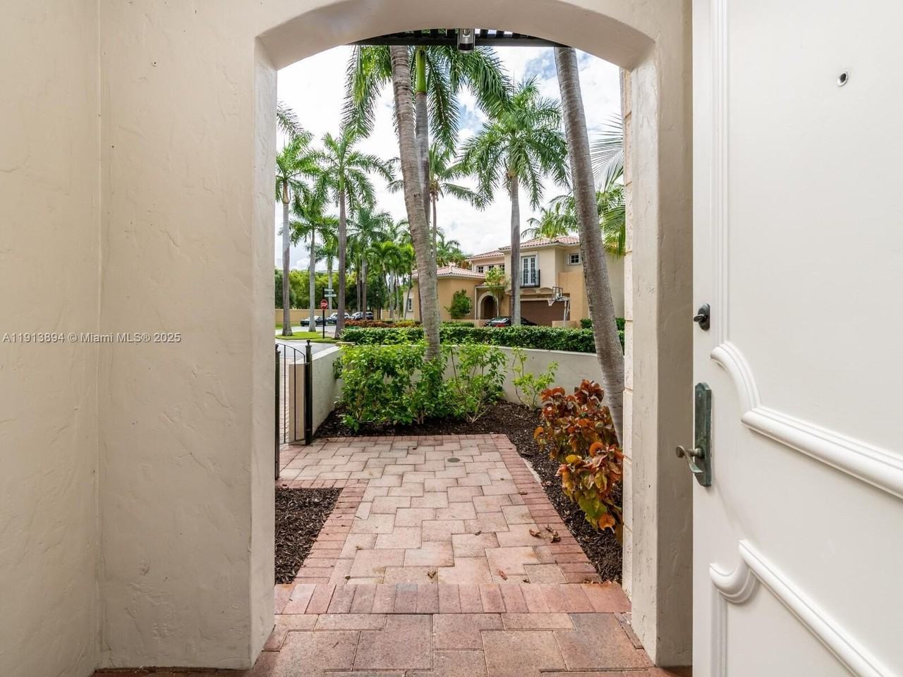 20729 Ne 32nd Ave - Photo 5 of 50