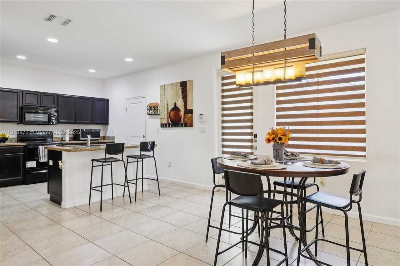 24313 Sw 115th Ct - Photo 4 of 35