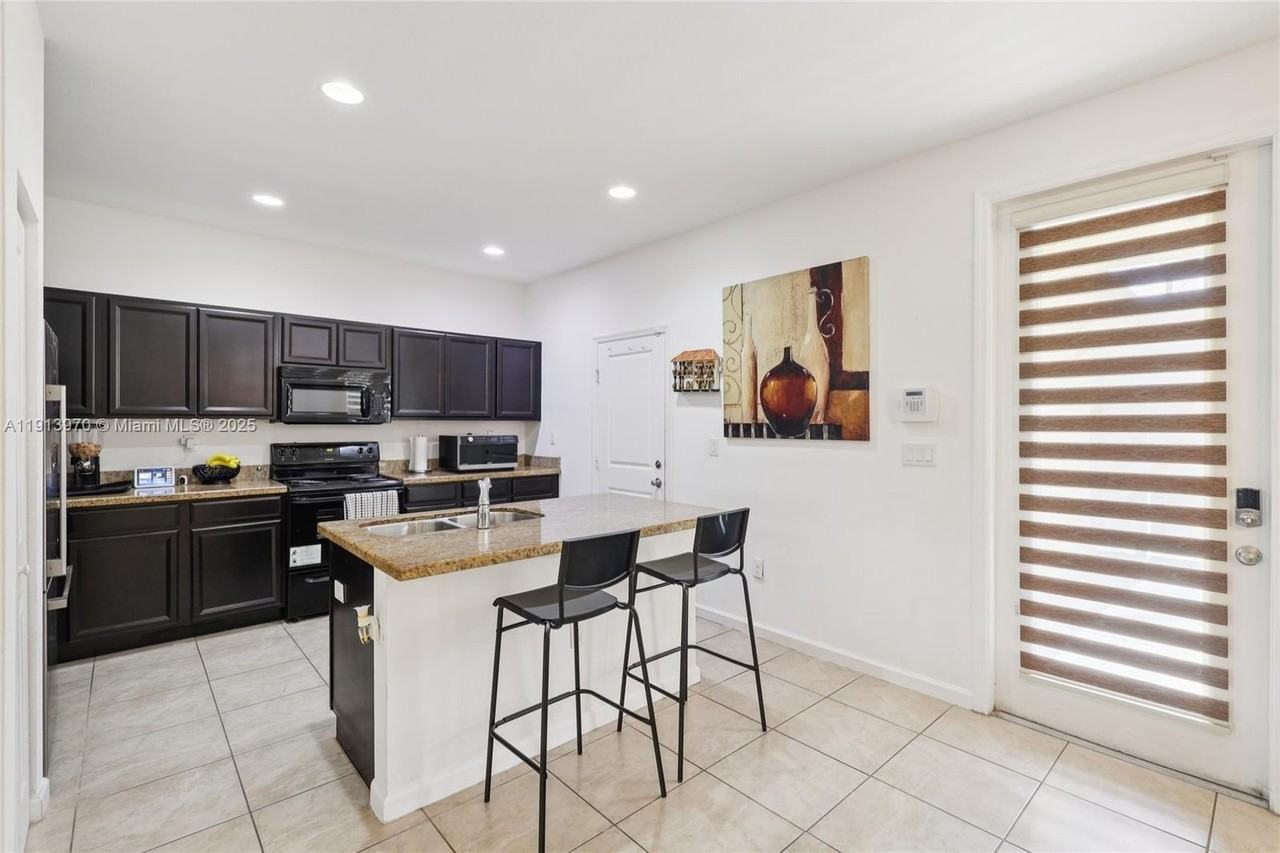 24313 Sw 115th Ct - Photo 6 of 35