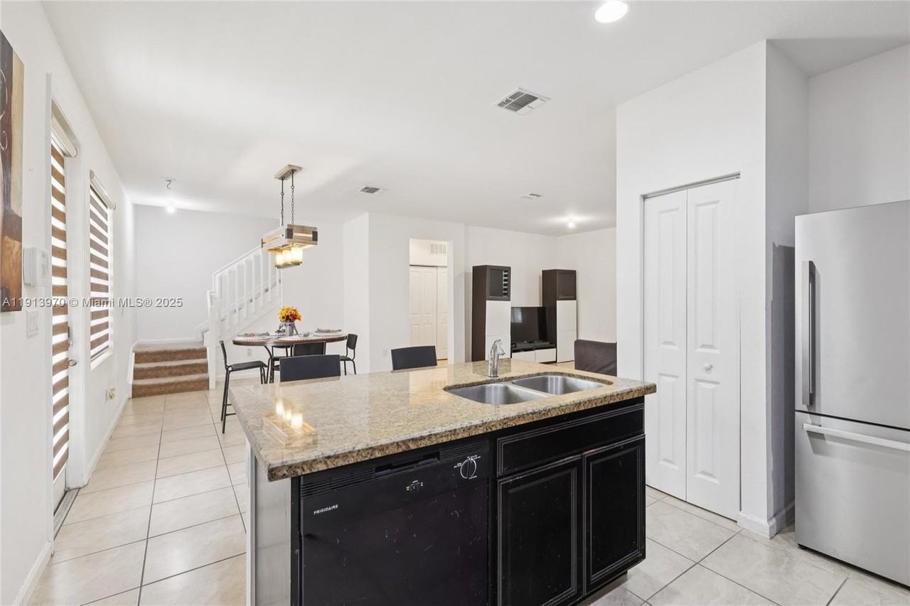 24313 Sw 115th Ct - Photo 7 of 35