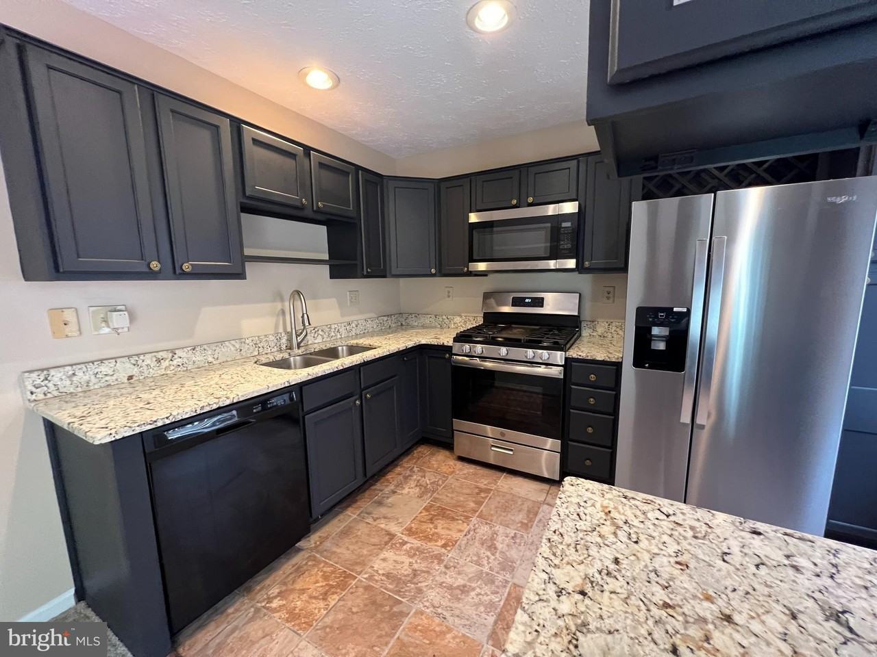 5004 Doctorfish Ct - Photo 3 of 28