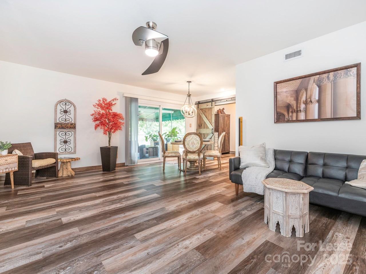 8340 Meadow Lakes Dr - Photo 3 of 30