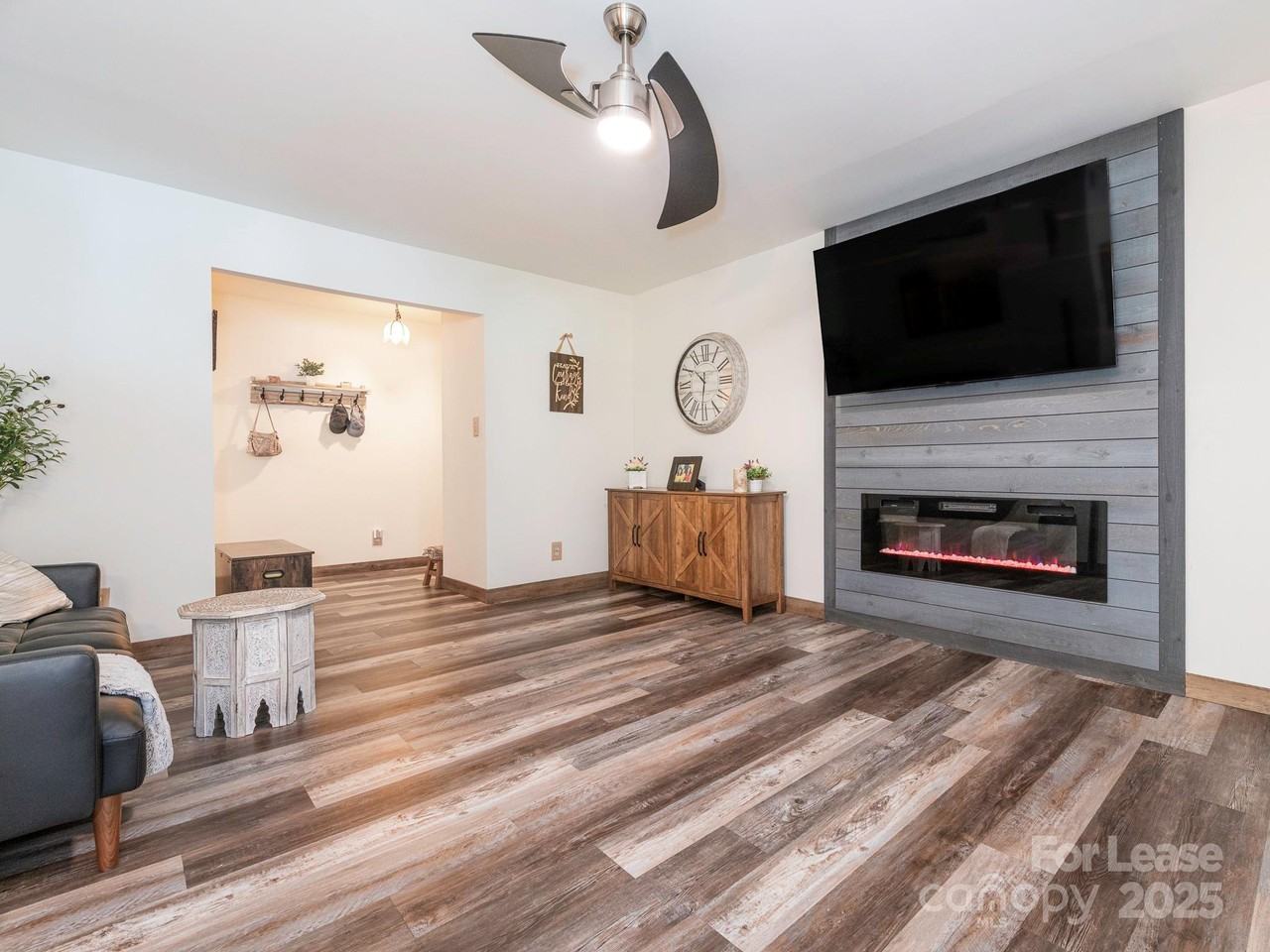 8340 Meadow Lakes Dr - Photo 4 of 30