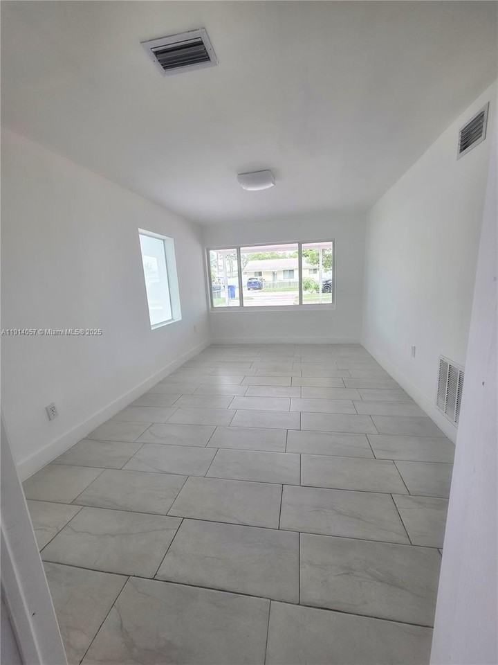 6120 Hayes Street #B - Photo 6 of 16