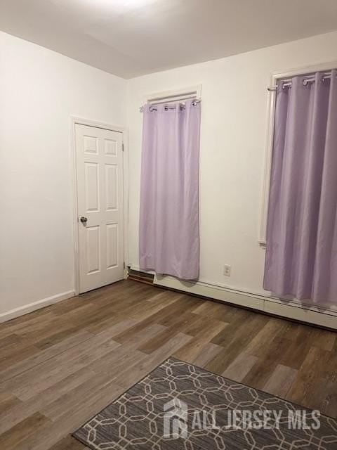 537 S Park St - Photo 4 of 7