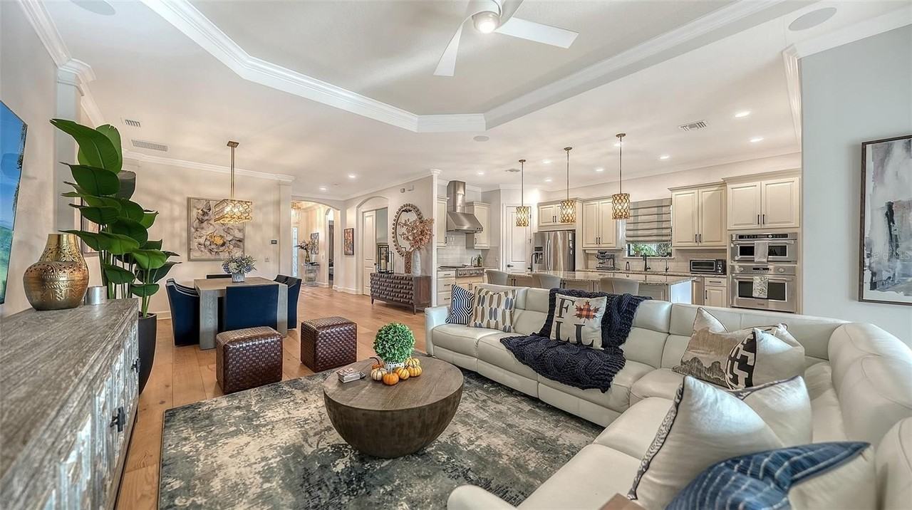 8137 Gabanna Dr - Photo 5 of 50