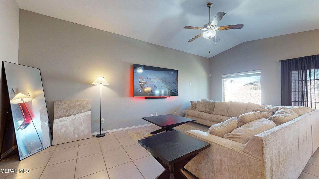 12132 Mesquite Thorn Dr - Photo 4 of 39