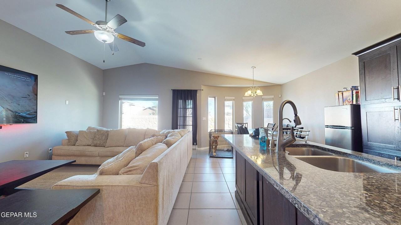 12132 Mesquite Thorn Dr - Photo 6 of 39