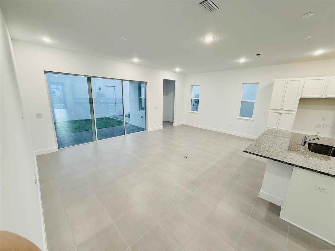 12585 Clear Sapphire Dr - Photo 5 of 50