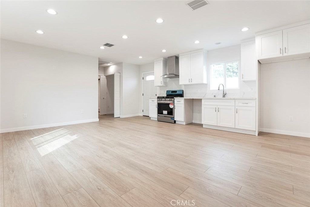 13120 Branford St - Photo 4 of 16