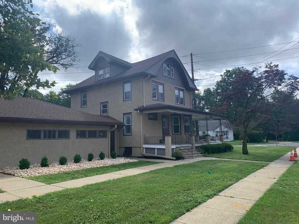 1072 Parkway Avenue - Photo 4 of 28