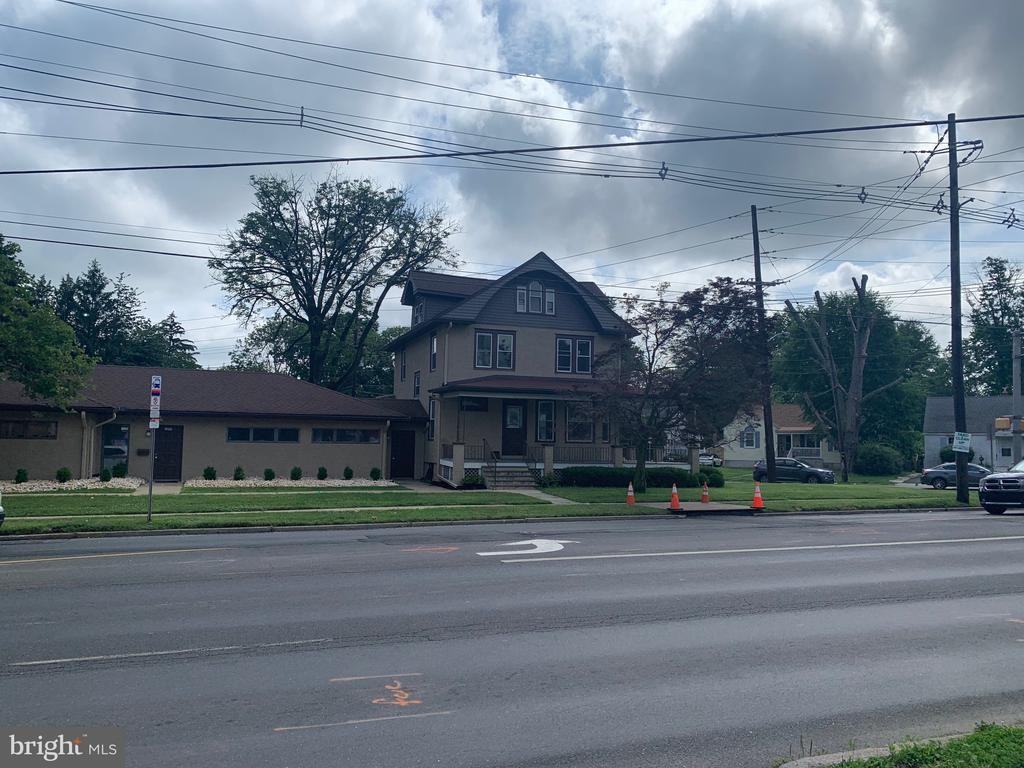 1072 Parkway Avenue - Photo 6 of 28