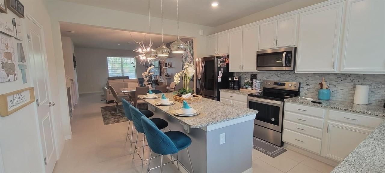 5028 Caspian St - Photo 3 of 22