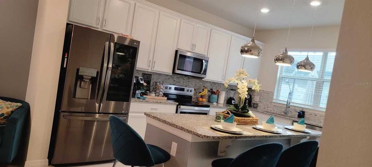 5028 Caspian St - Photo 4 of 22