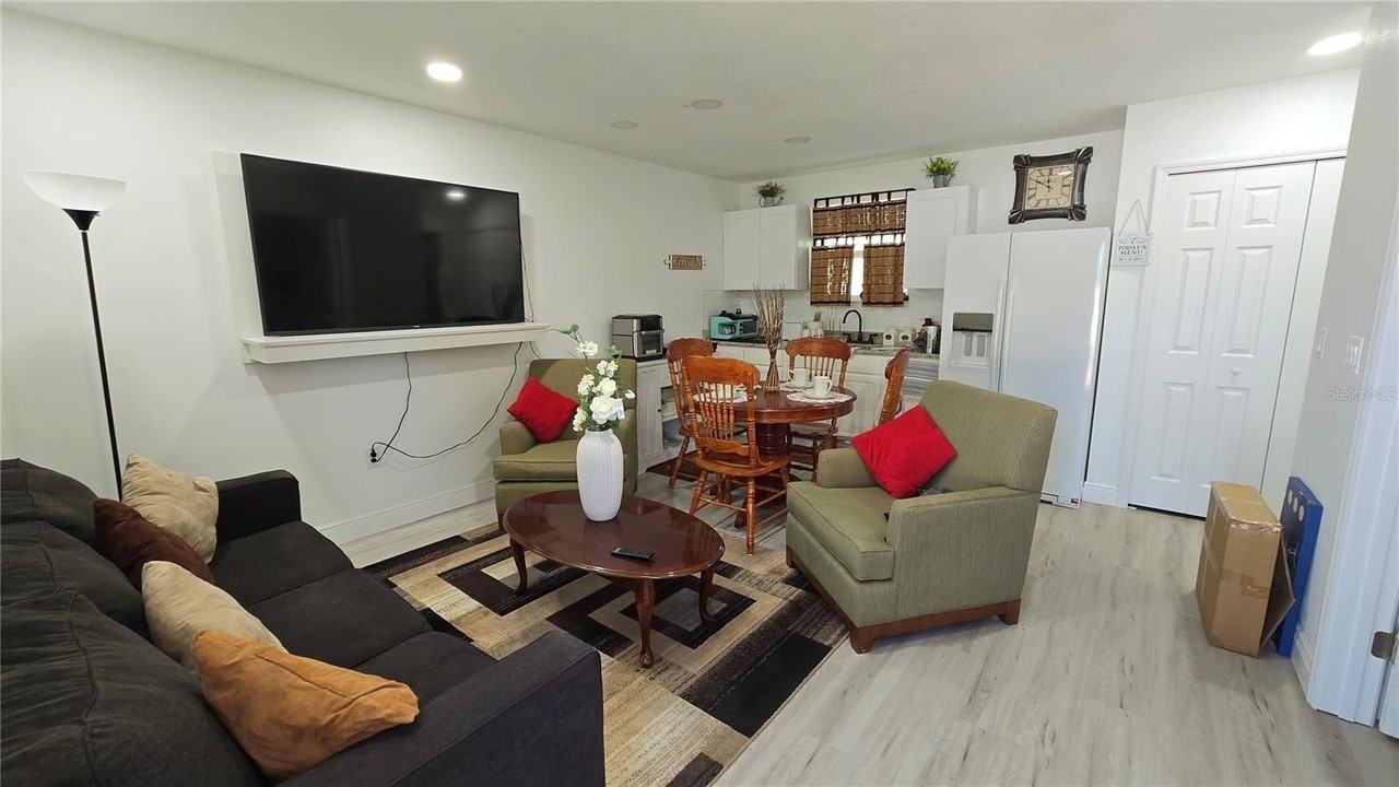 2207 Julianna Ct - Photo 3 of 11